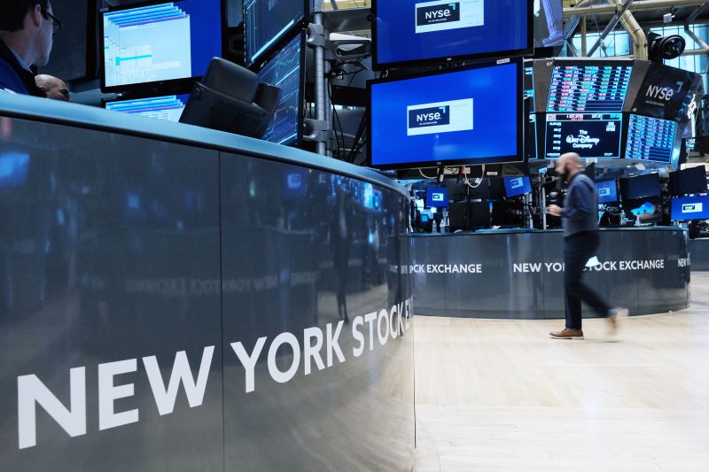 Stocks sink as investors wait for the Fed’s rate hike [Video]