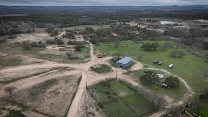 Landowners claim solar company is breaking court order to halt construction of Bandera solar farm [Video]