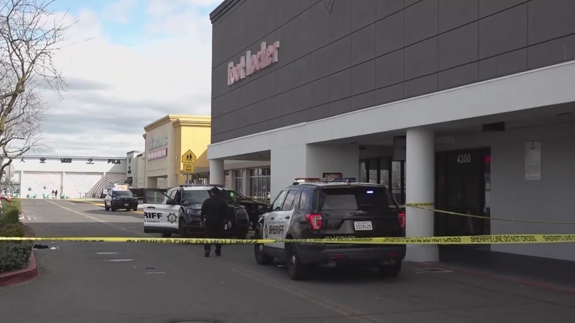Shooting near busy Sacramento County shopping center leaves 2 hurt [Video]