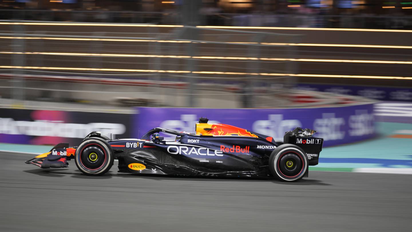Max Verstappen cruises to victory at Saudi Arabian GP to extend dominant start to F1 title defense  Boston 25 News [Video]