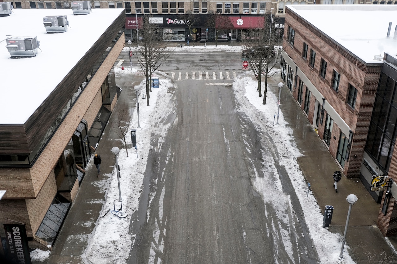 Downtown Ann Arbor street temporarily closed for investigation of utility issue [Video]