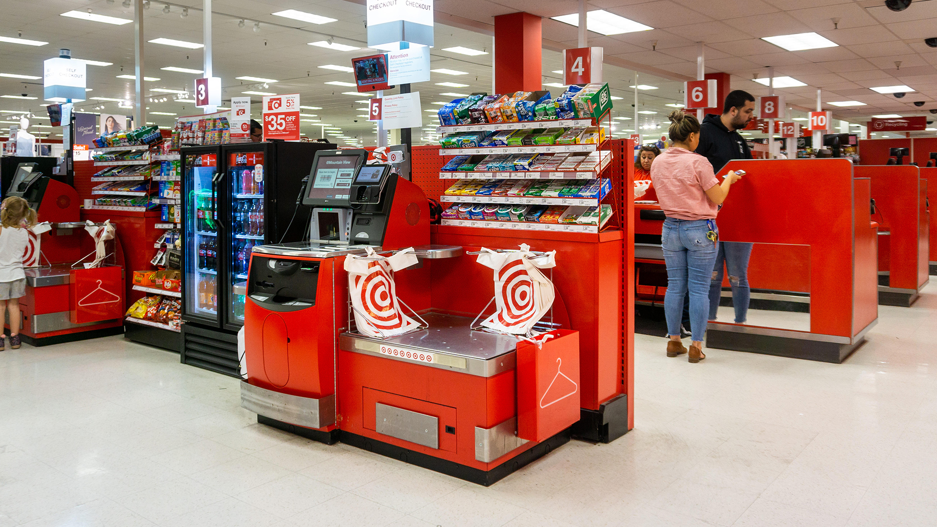 Hours left before Target launches new self-checkout policy across US as frustrated shoppers call foul on long lines [Video]