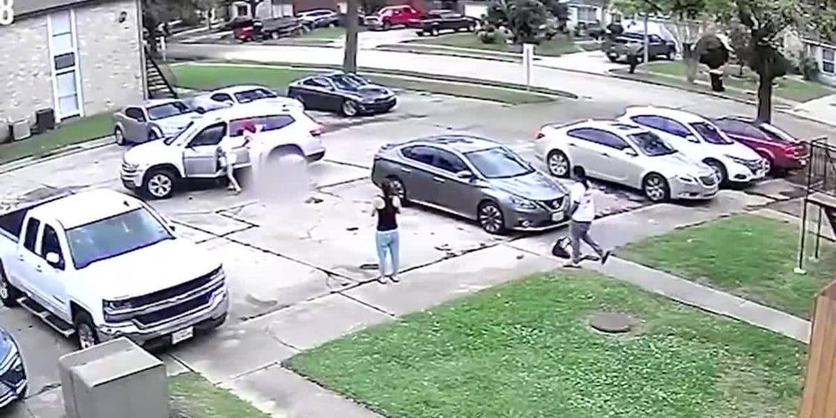 Driver attacked after accidentally running over toddler, police say [Video]
