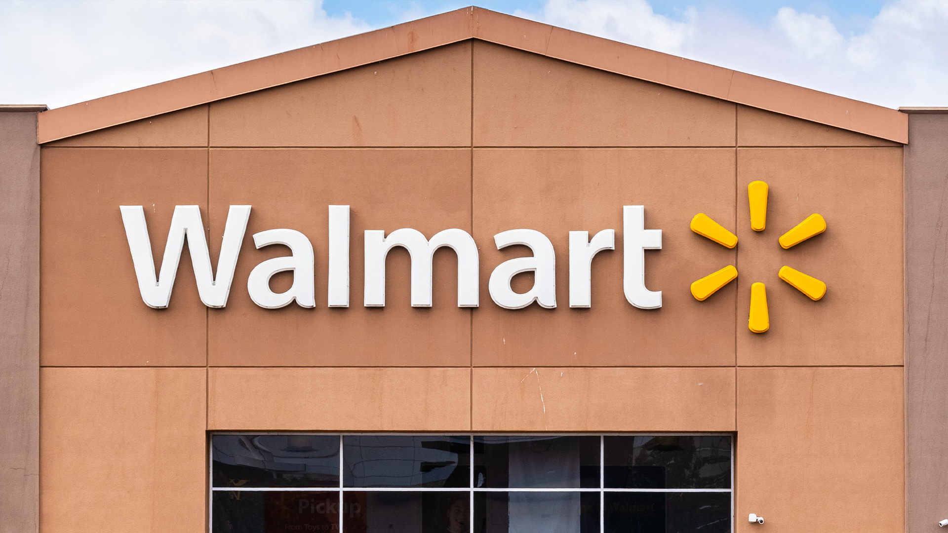 ‘Decisions arent made lightly,’ Walmart exec admits after three more store closures are confirmed in two US states [Video]