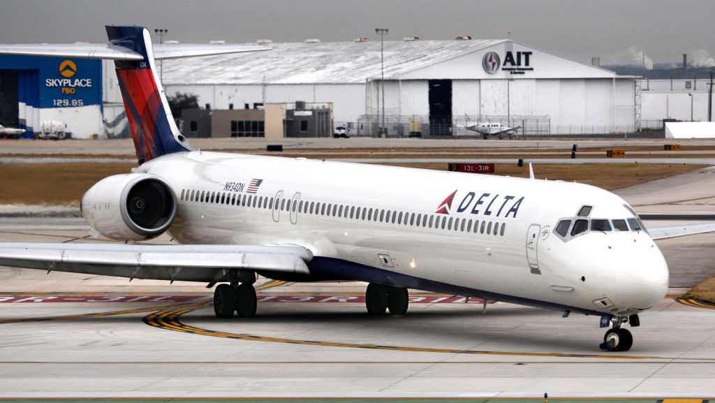 Delta pilot found drunk before transatlantic flight sentenced to 10 months prison [Video]