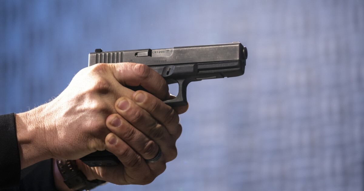 Chicago sues gunmaker Glock over firearm conversions to machine guns [Video]