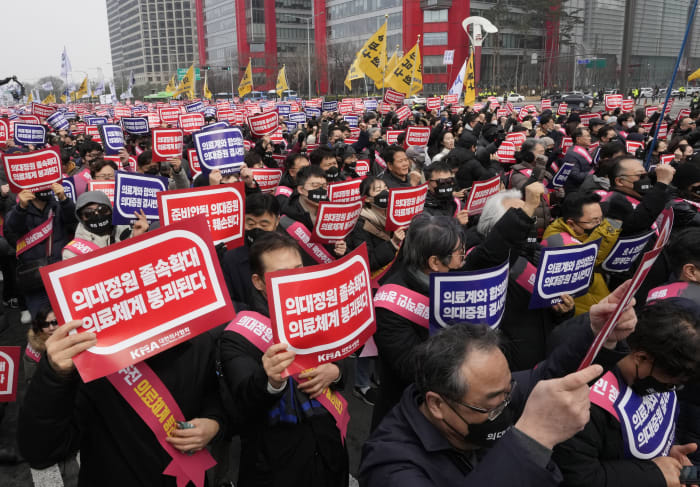 South Korea will take final steps to suspend licenses of striking junior doctors starting next week [Video]