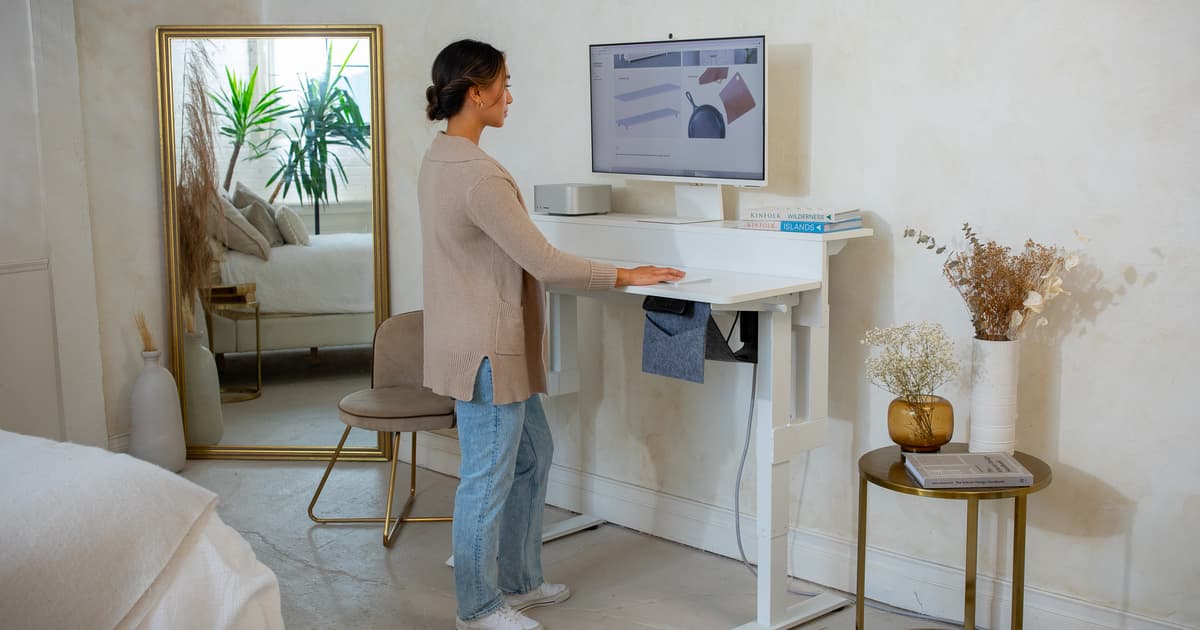 Dual-lift standing desk brings your computer screen to eye level [Video]