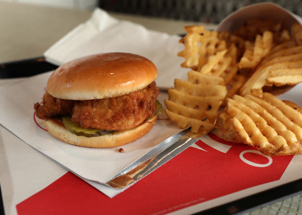 Chick-fil-A set to switch from antibiotic-free chicken [Video]