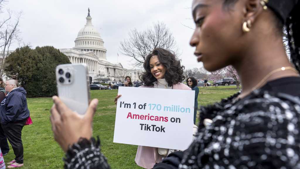TikTok bill faces uncertain fate in the Senate as legislation to regulate tech industry has stalled [Video]