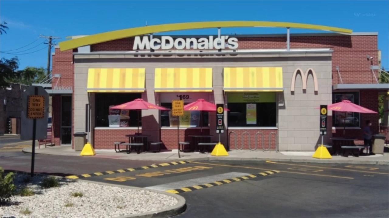 Fast Food Chains Warn Consumers That Worker Pay [Video]