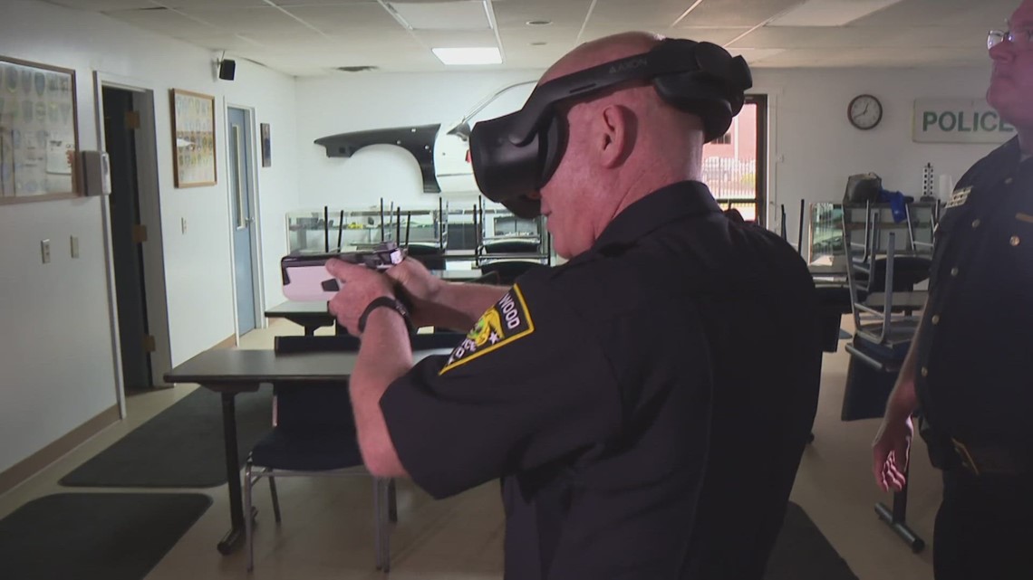 Greenwood police use virtual reality devices for officer training [Video]