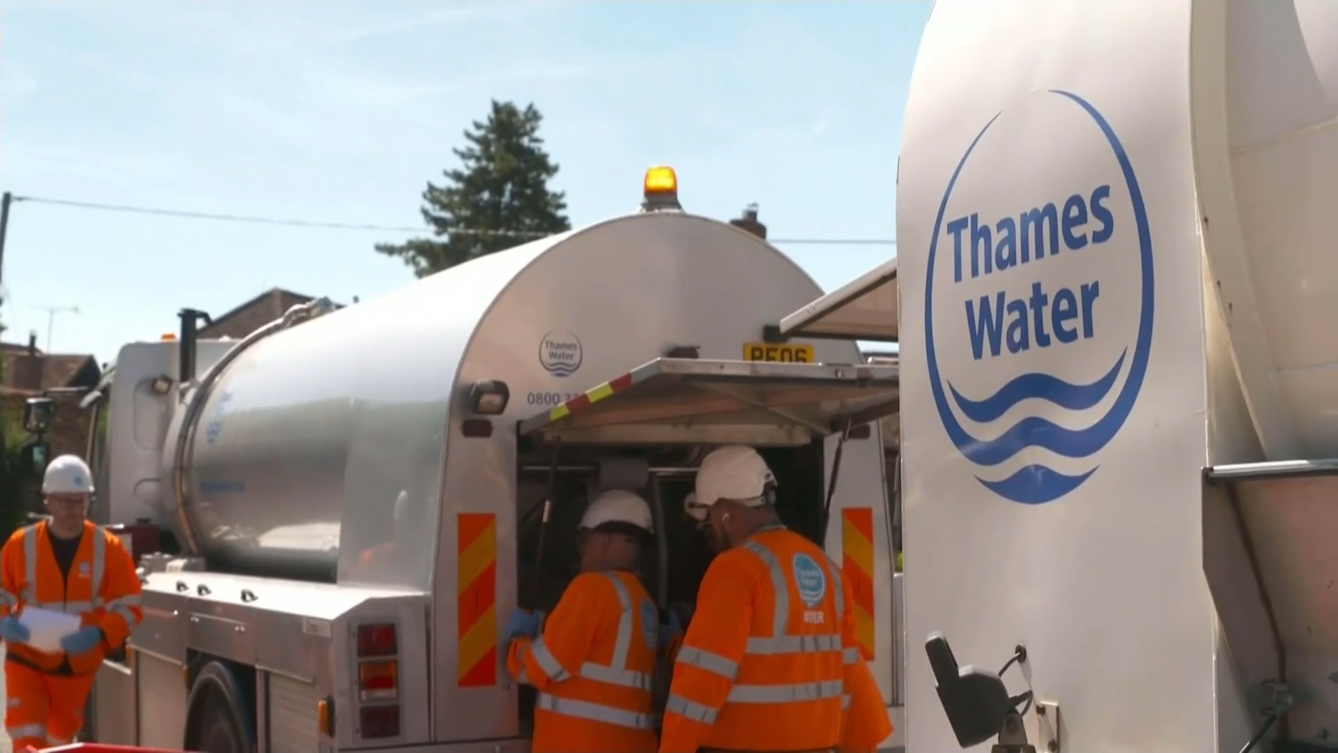 Thames Water investors pull 500m funding lifeline  Channel 4 News [Video]