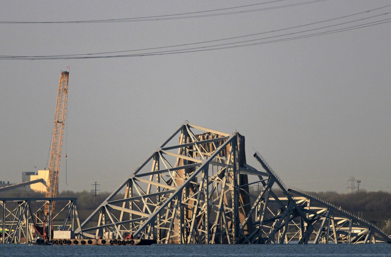 Cranes arriving to start removing wreckage from deadly Baltimore bridge collapse | KLRT [Video]