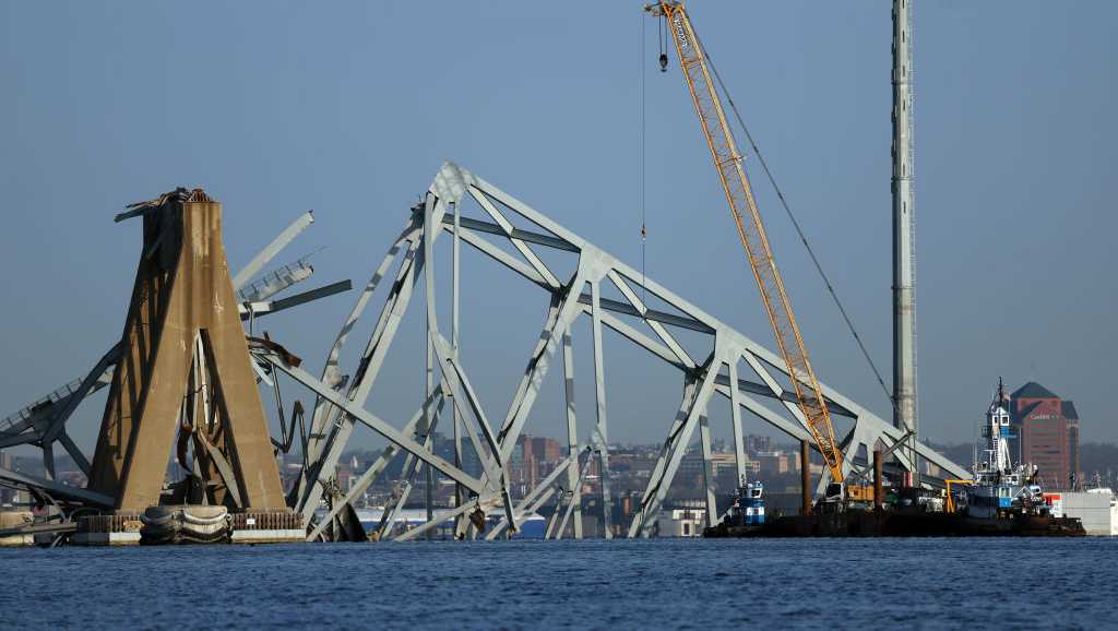 Cranes remove wreckage of Baltimore bridge [Video]