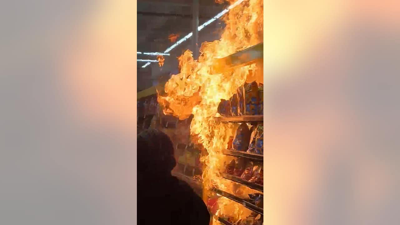 Bags of chips on fire at San Pablo Foodmaxx [Video]