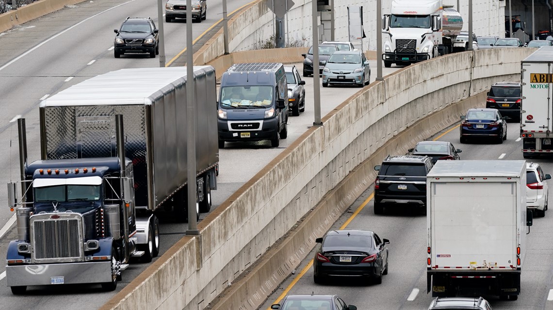 EPA sets stricter emissions limits for new heavy trucks, buses [Video]