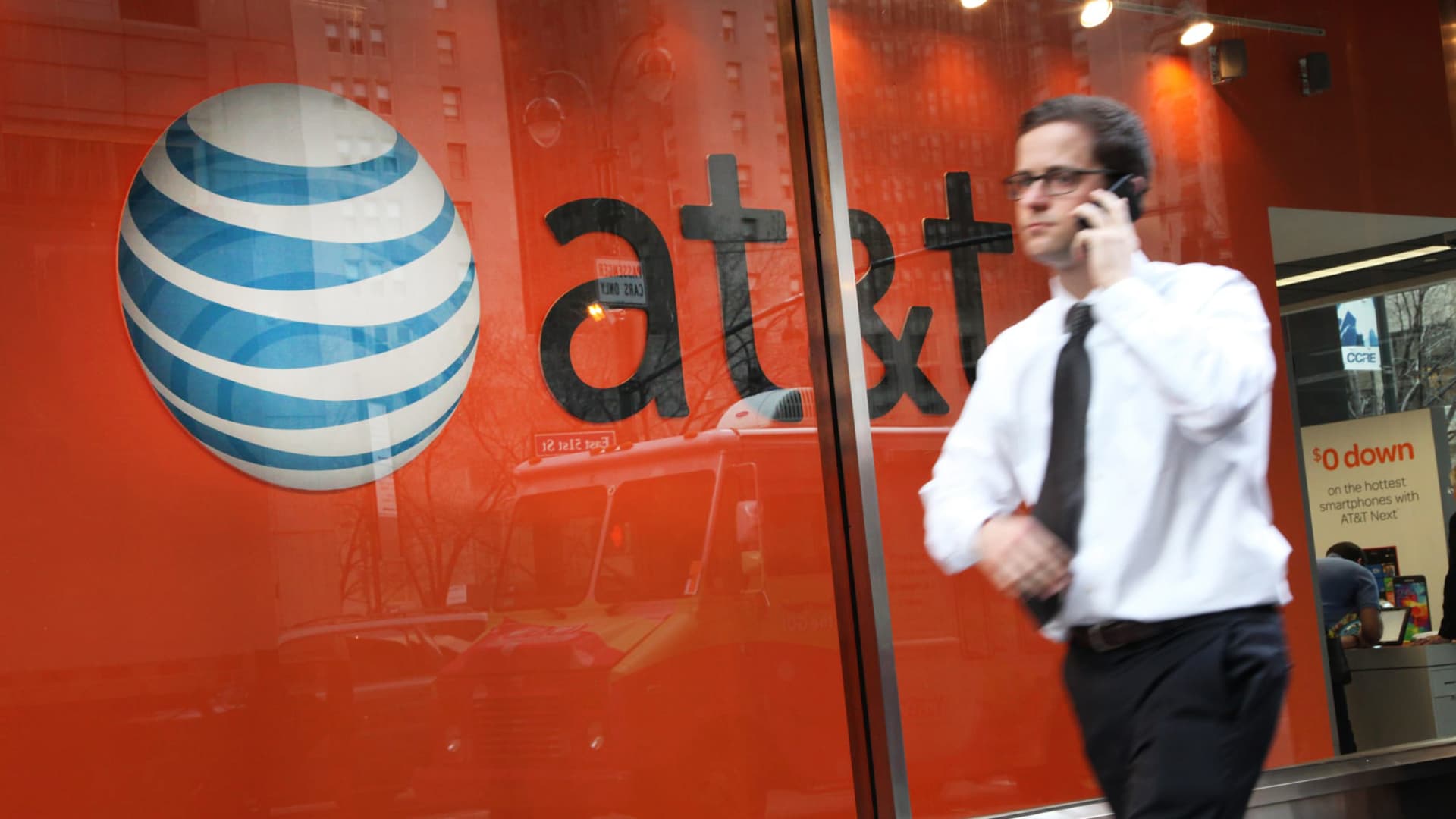 AT&T investigating breach that put customer data on dark web [Video]