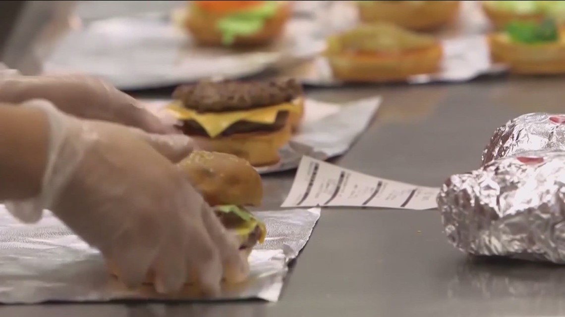 California’s new minimum wage for fast food workers goes into effect [Video]