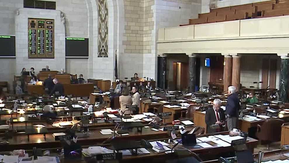 Nebraska lawmakers advance property tax bill next round of debate [Video]