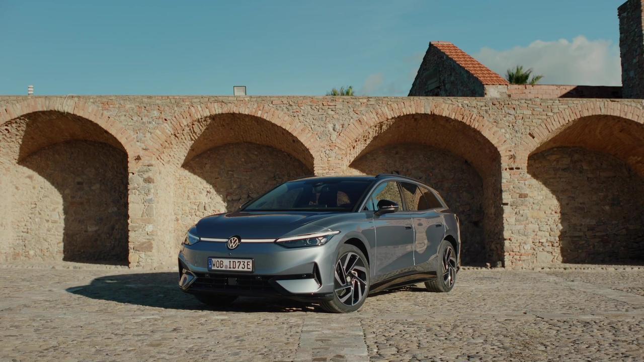 The all-electric Volkswagen ID.7 Tourer Exterior [Video]