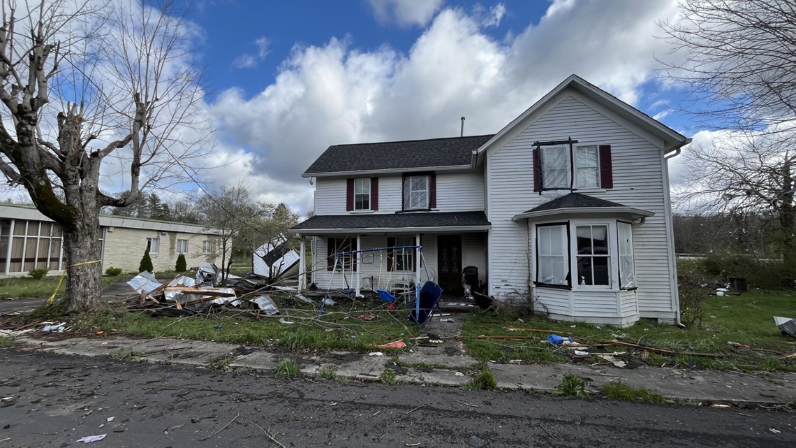 WATCH: Residents capture tornado in Sunbright as it leaves severe damage [Video]