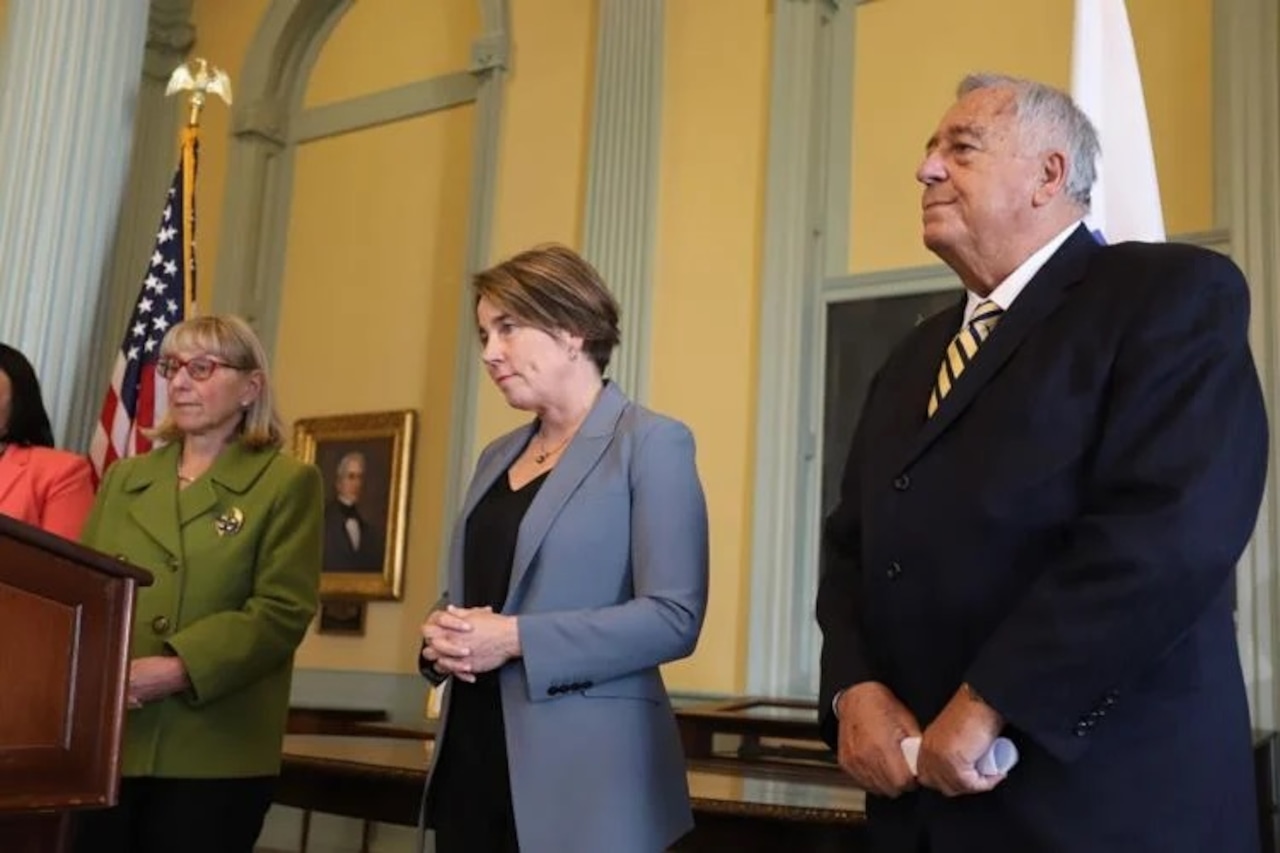 With tax revenues sagging, Mass. Gov. Healey announces hiring freeze [Video]