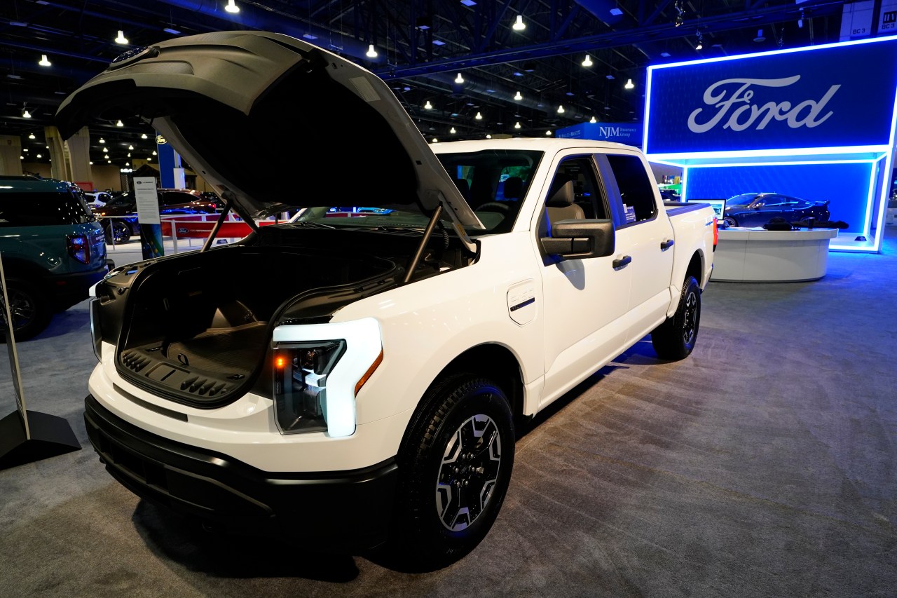 Ford to delay production of new electric pickup and large SUV as US EV sales growth slows | KLRT [Video]