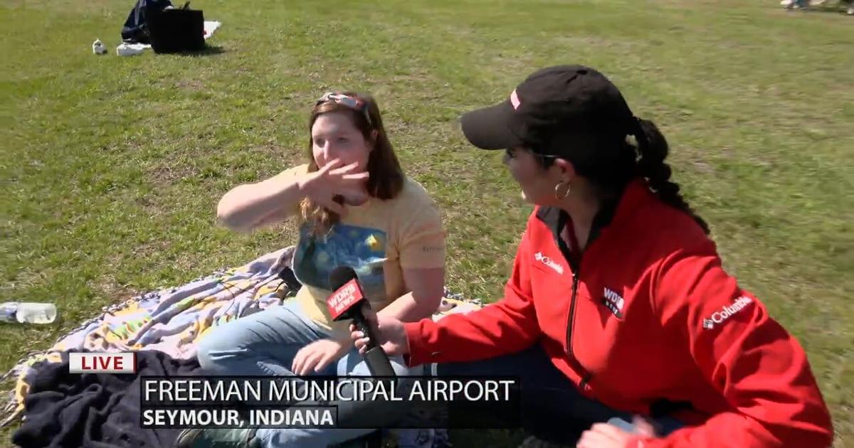 WDRB’s Amanda Roberts and Hannah Strong talk with guests at Freeman Municipal Airport | [Video]