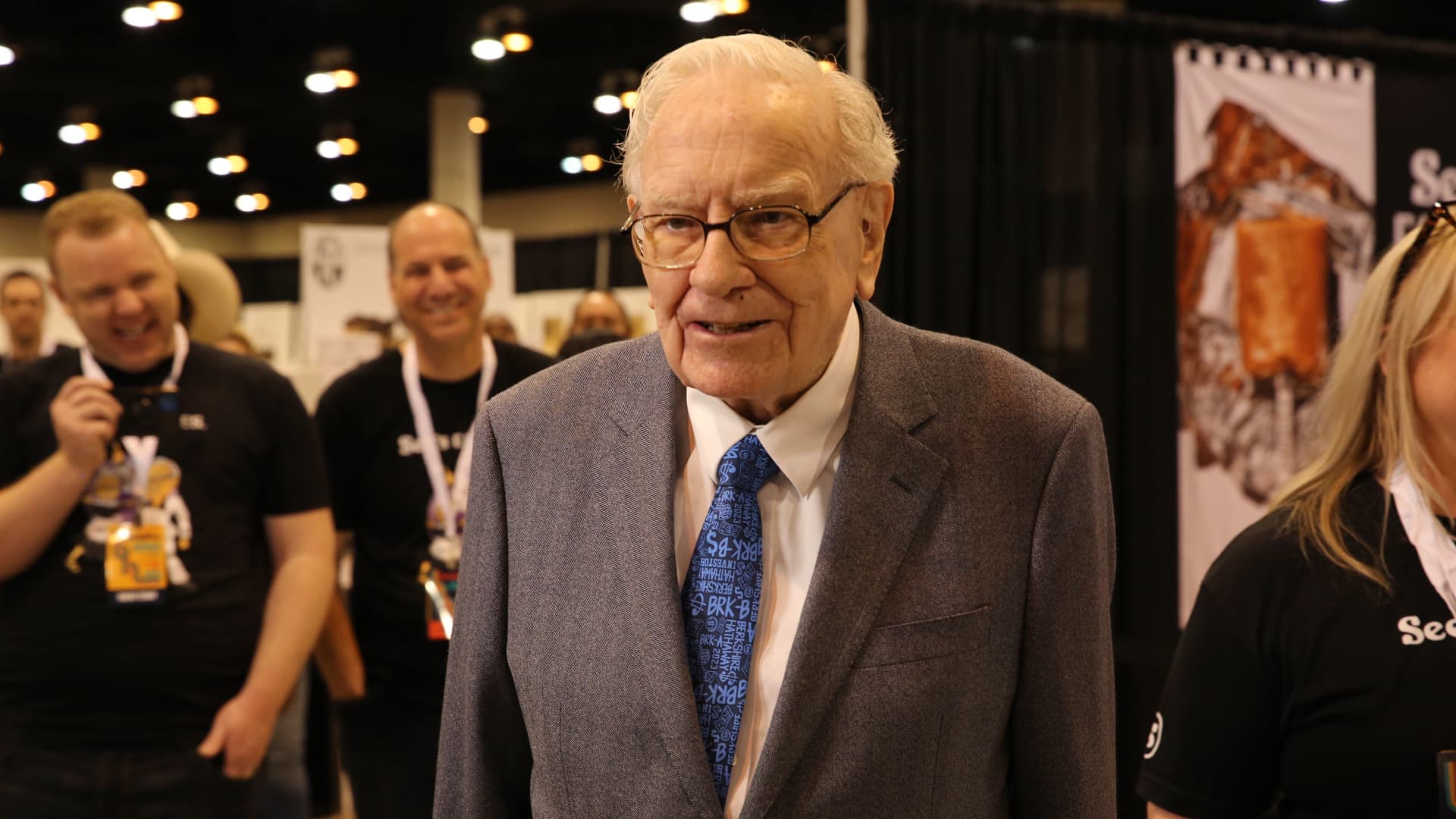 What Warren Buffett’s favorite indicator means for your money [Video]