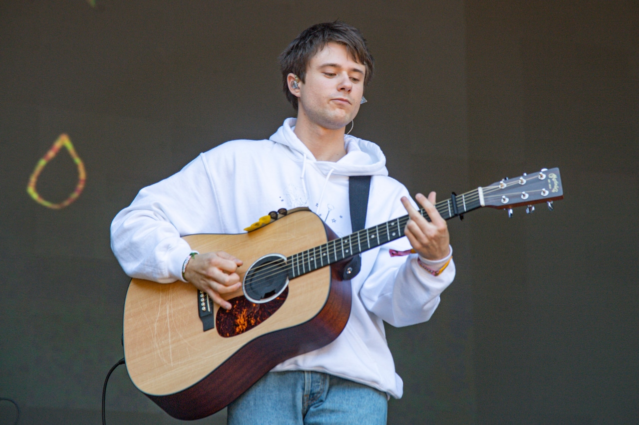 Alec Benjamin announces 12 Notes tour including 1 stop in Pa. [Video]