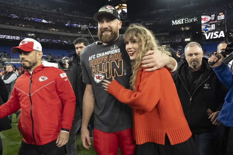 Travis Kelce still amazed he’s dating Taylor Swift: ‘Don’t know how I did it’ [Video]