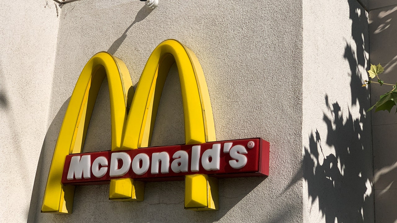 California McDonald’s franchisee shares struggle with ‘unprecedented’ impact of new minimum wage [Video]