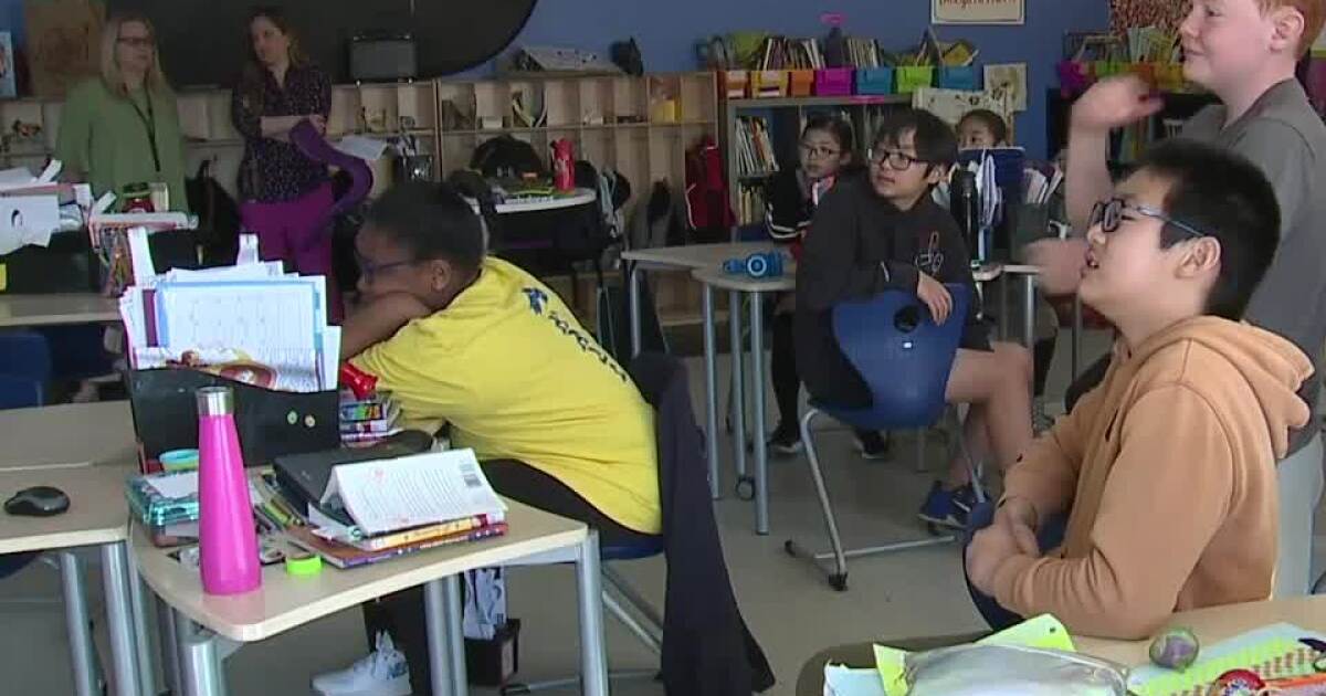 These high school students are helping 5th graders learn about personal finance [Video]