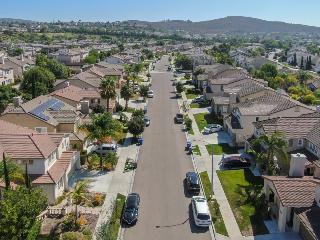 California home sales slowed in March as median home prices continued to climb [Video]