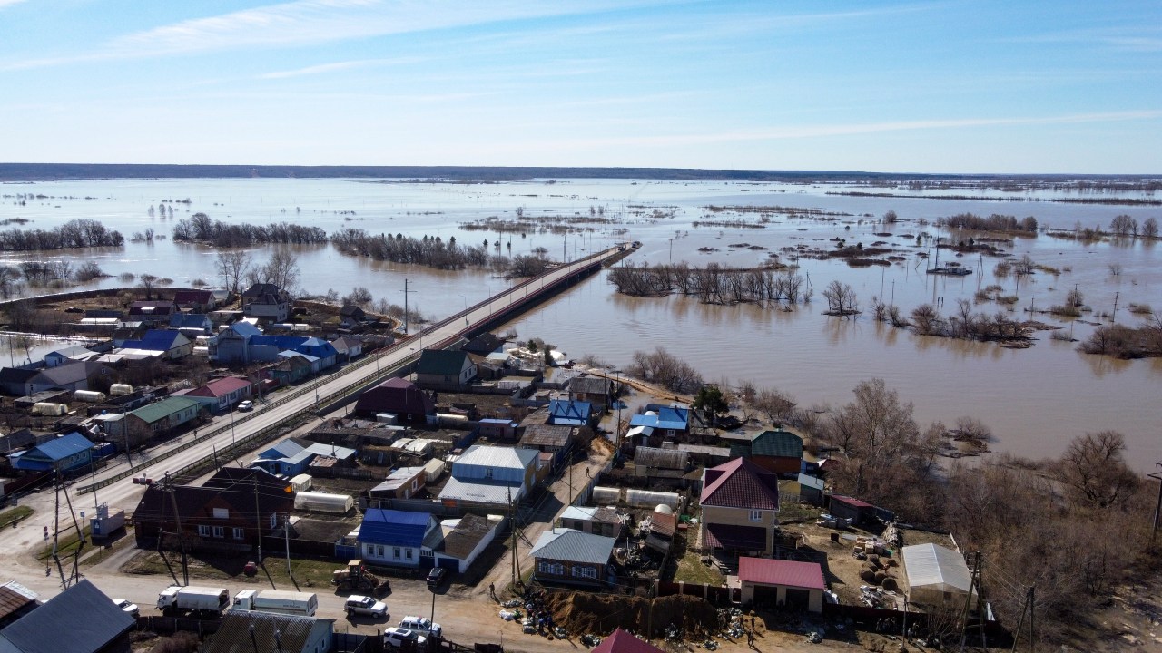 Rivers recede but flooding plagues thousands in central Russia | KLRT [Video]