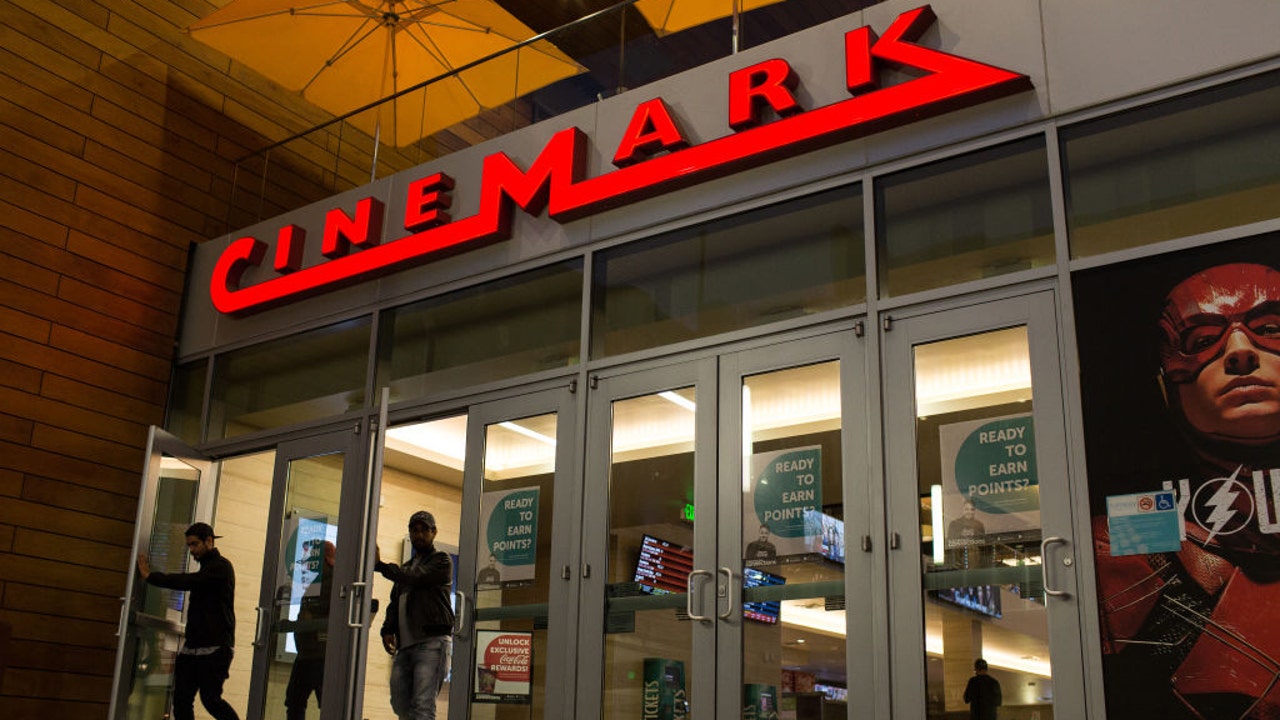Lawsuit alleges movie theaters are underfilling drinks [Video]