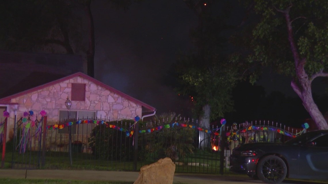 Firefighters save family’s home after fire starts in their detached garage [Video]
