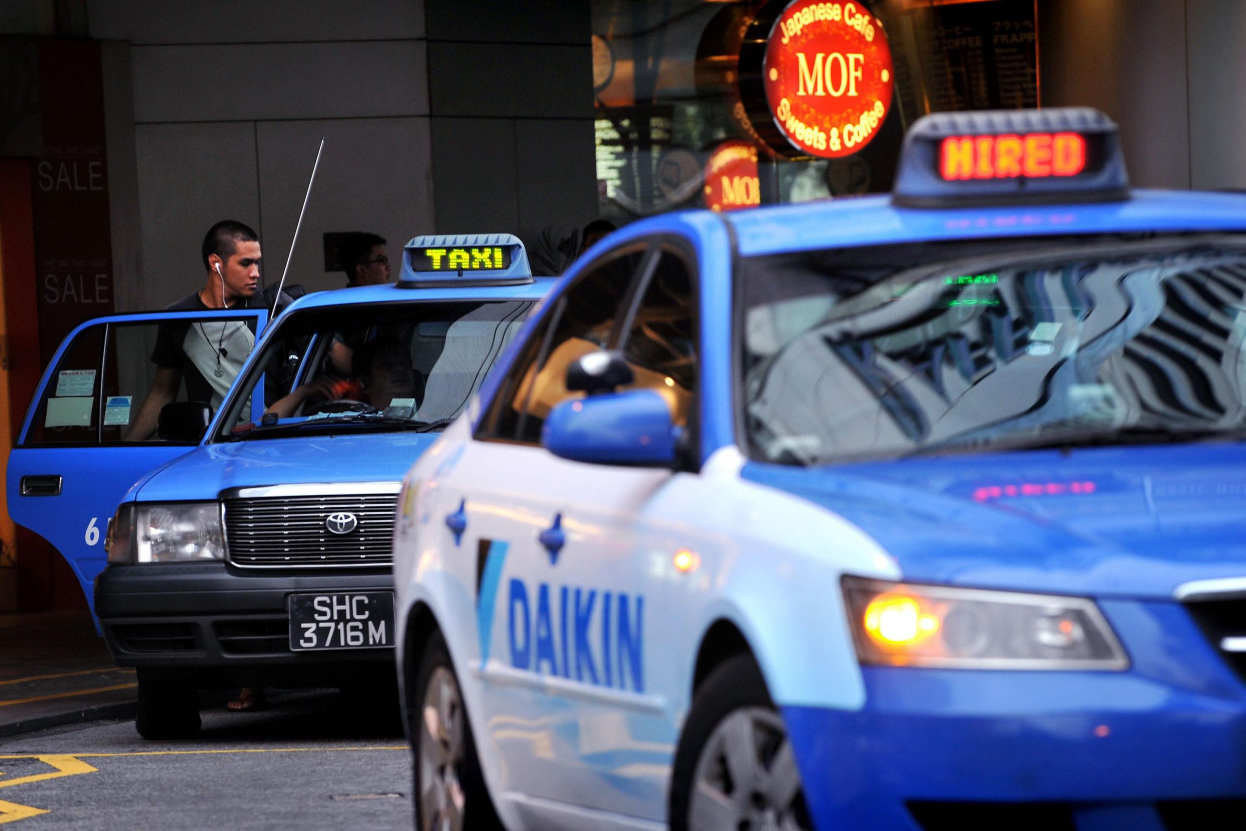 Gojek and ComfortDelGro Taxi to send untaken rides to each others platforms [Video]