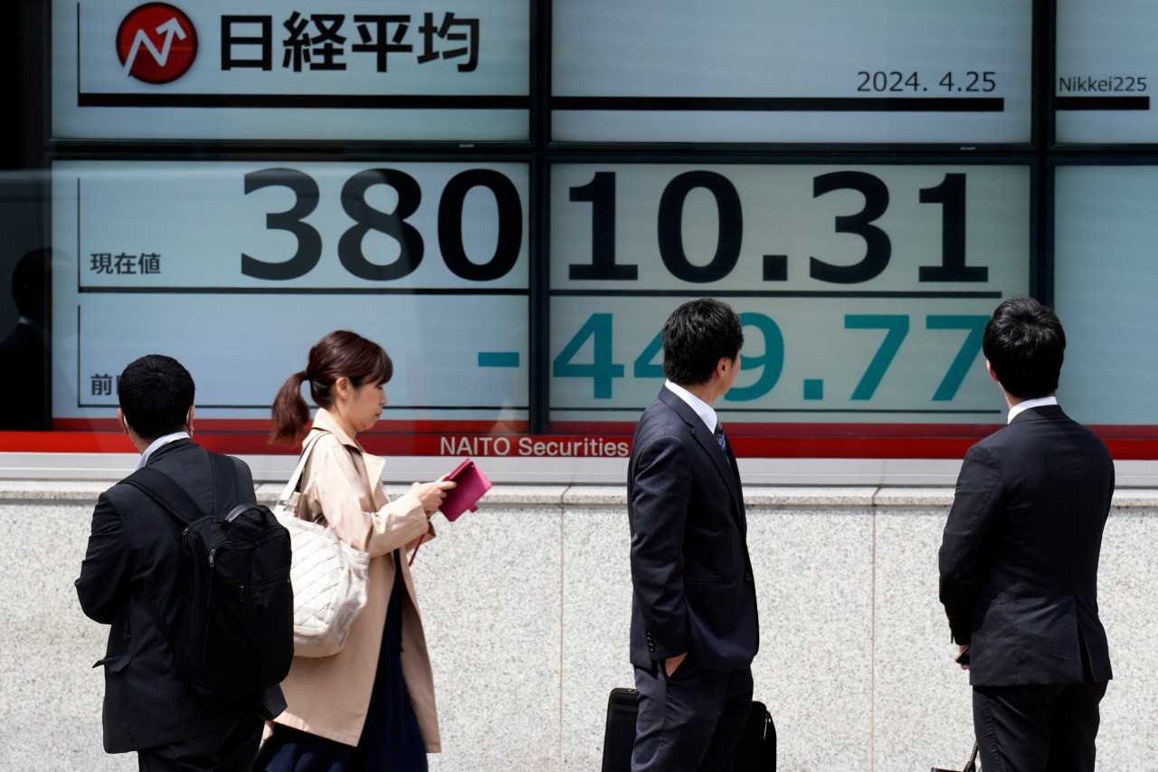 Stock market today: Asian benchmarks mostly slide as investors focus on earnings | KLRT [Video]