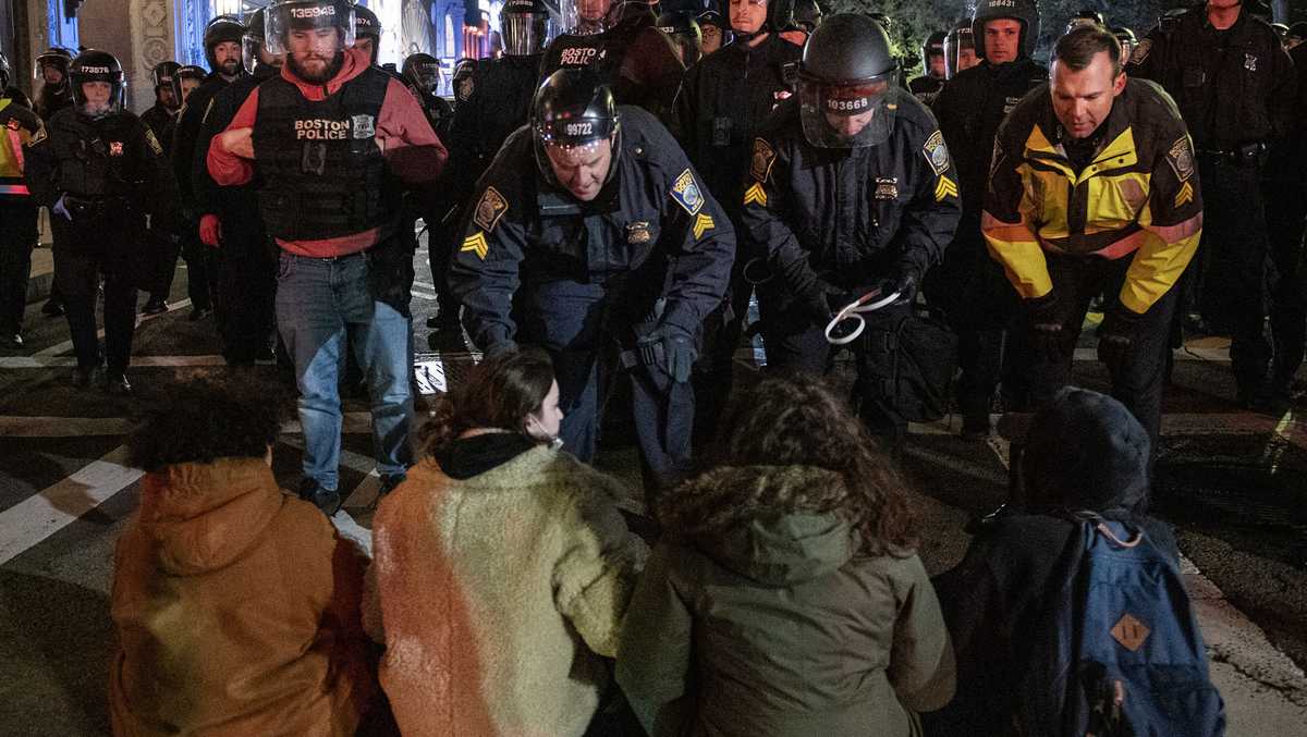 108 arrested, 4 officers hurt as encampment cleared at Emerson [Video]