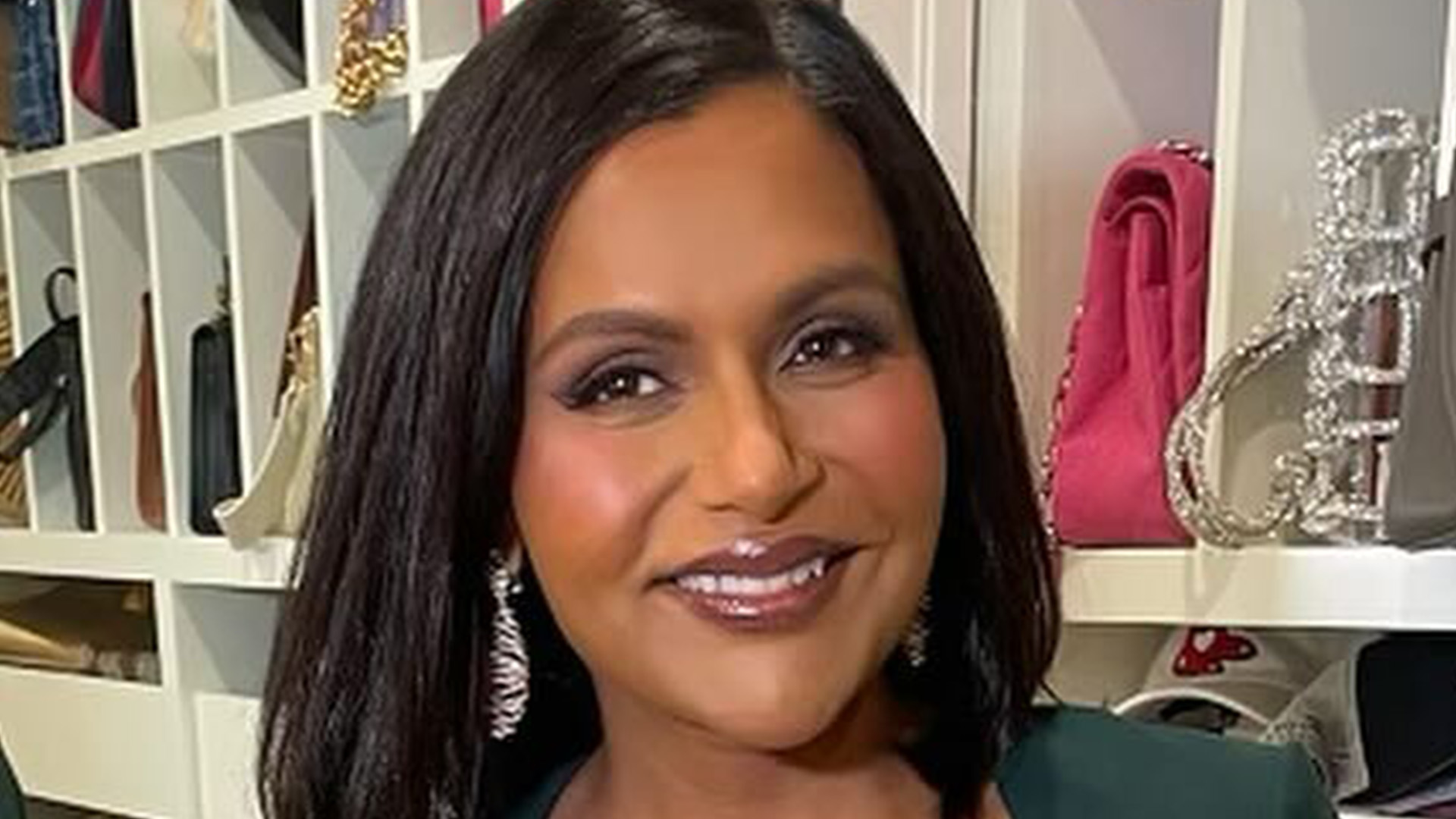 Mindy Kaling puts skinnier-than-ever waist on display in skintight green dress after 40-lb weight loss transformation [Video]