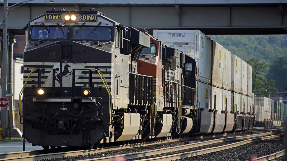 Norfolk Southern posts its first-quarter earnings report [Video]