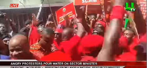 Protester showers Jinapor with water for delaying receipt of petition  Report [Video]