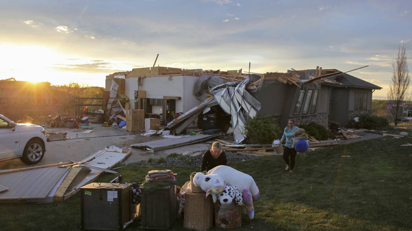 Midwest tornadoes flatten homes in Nebraska suburbs and leave trails of damage in Iowa  WPXI [Video]