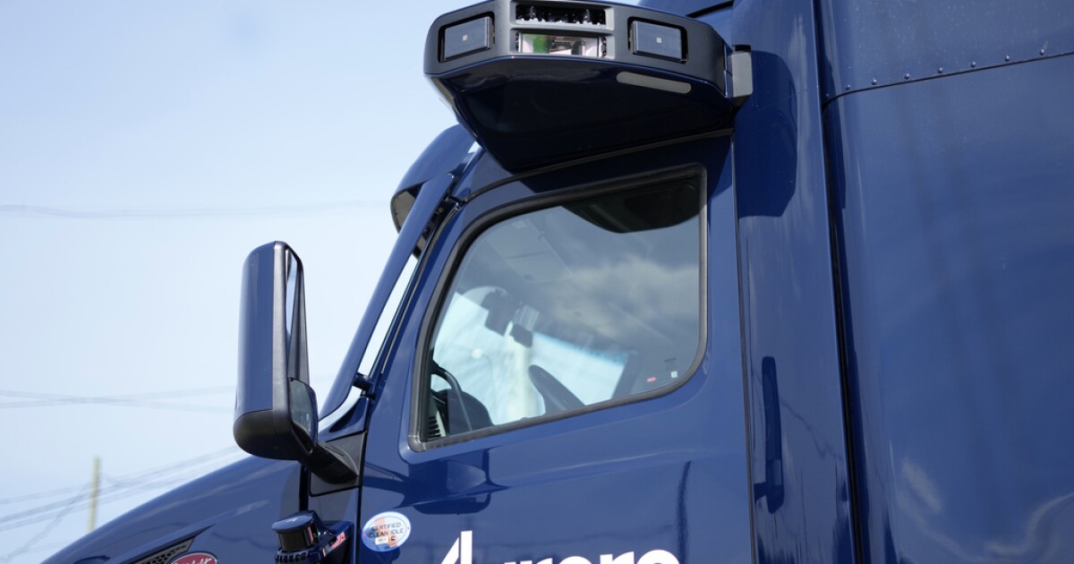 Driverless tractor-trailers may start hauling freight in Texas later this year [Video]