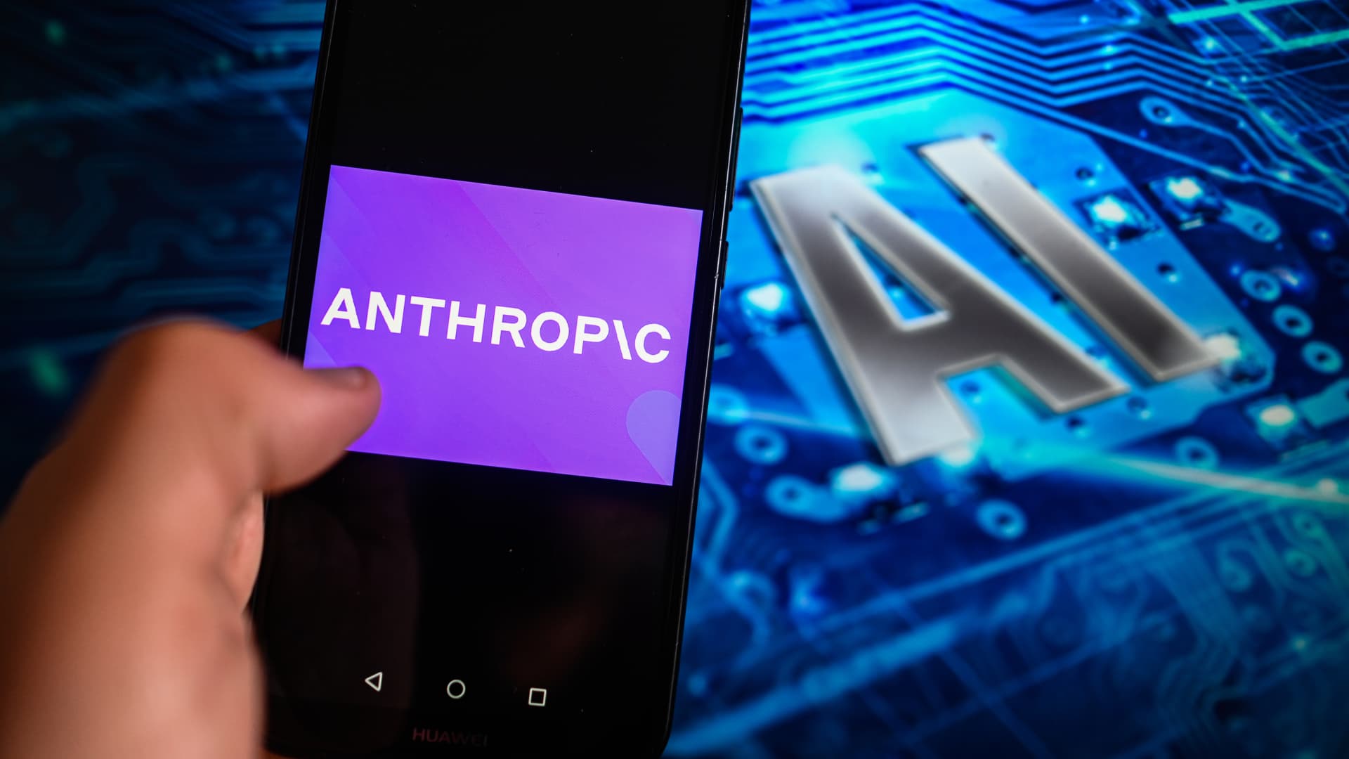 Anthropic iPhone AI app, business plan to compete with OpenAI announced [Video]
