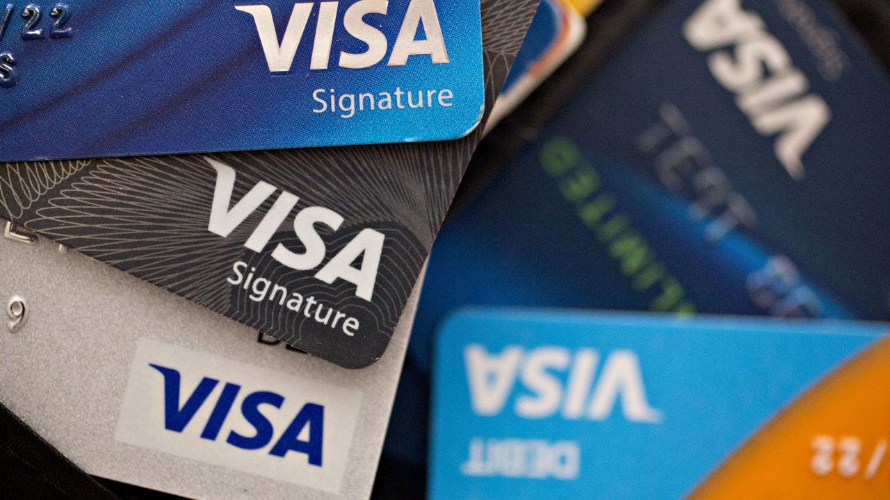 Small businesses are racking up credit card debt, raising some concerns [Video]