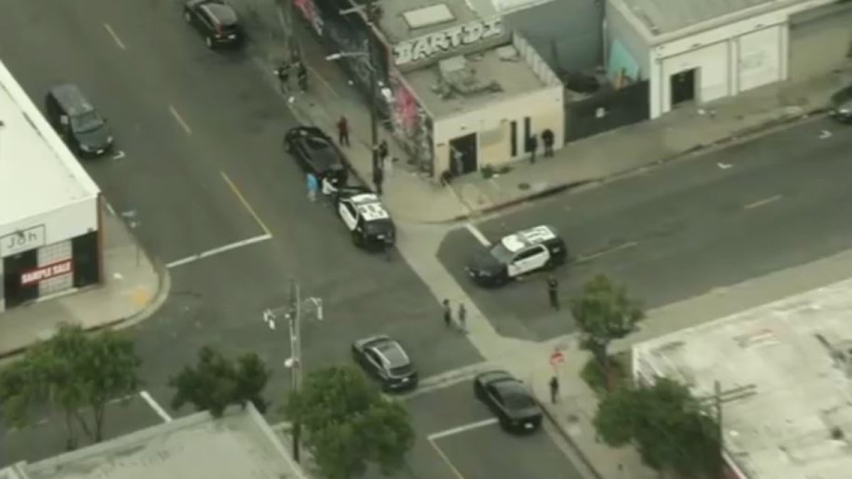 1 killed in shooting at downtown LA warehouse  NBC Los Angeles [Video]