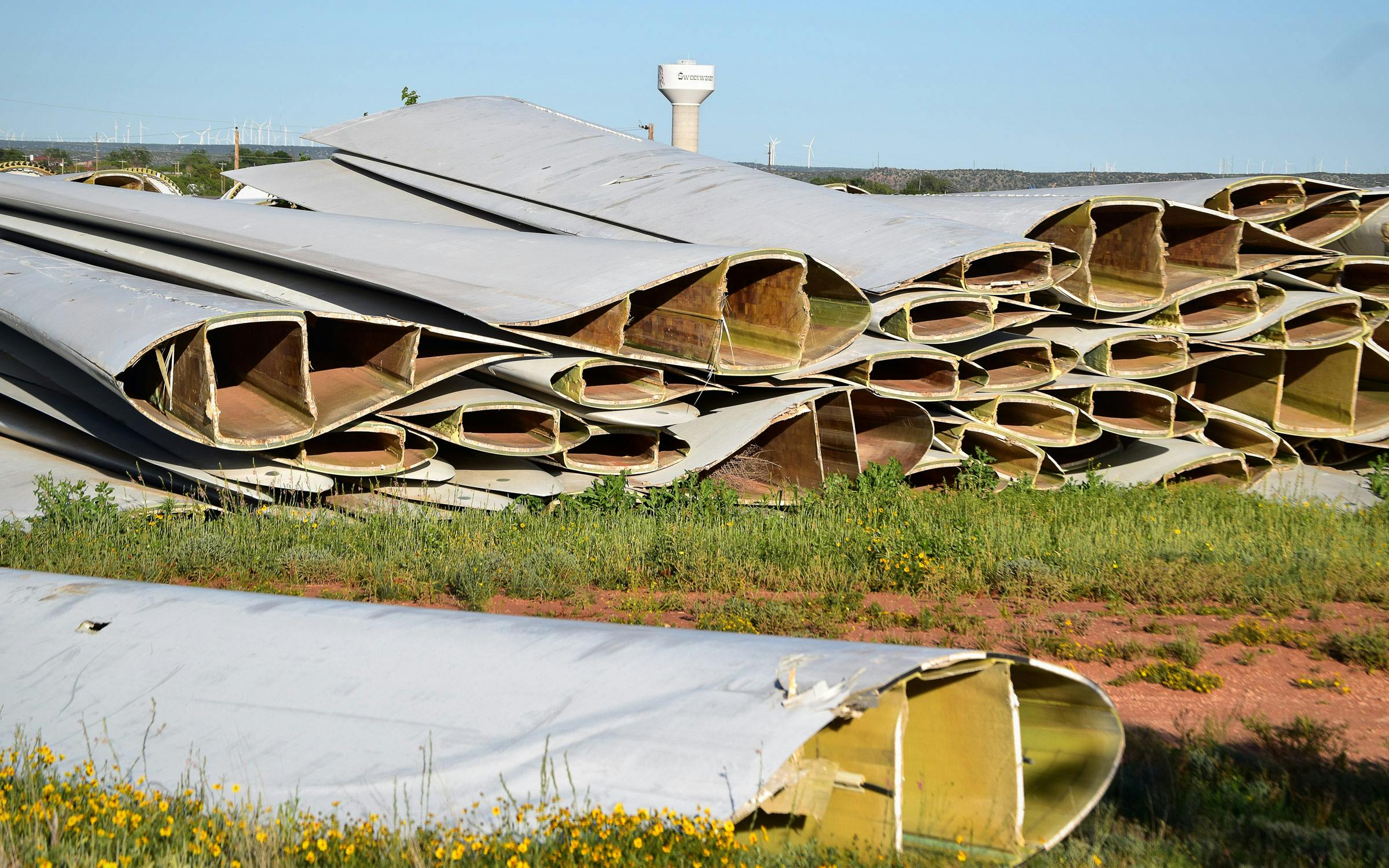 Sweetwater Is Still Stuck With Thousands of Dead Wind Turbine Blades [Video]